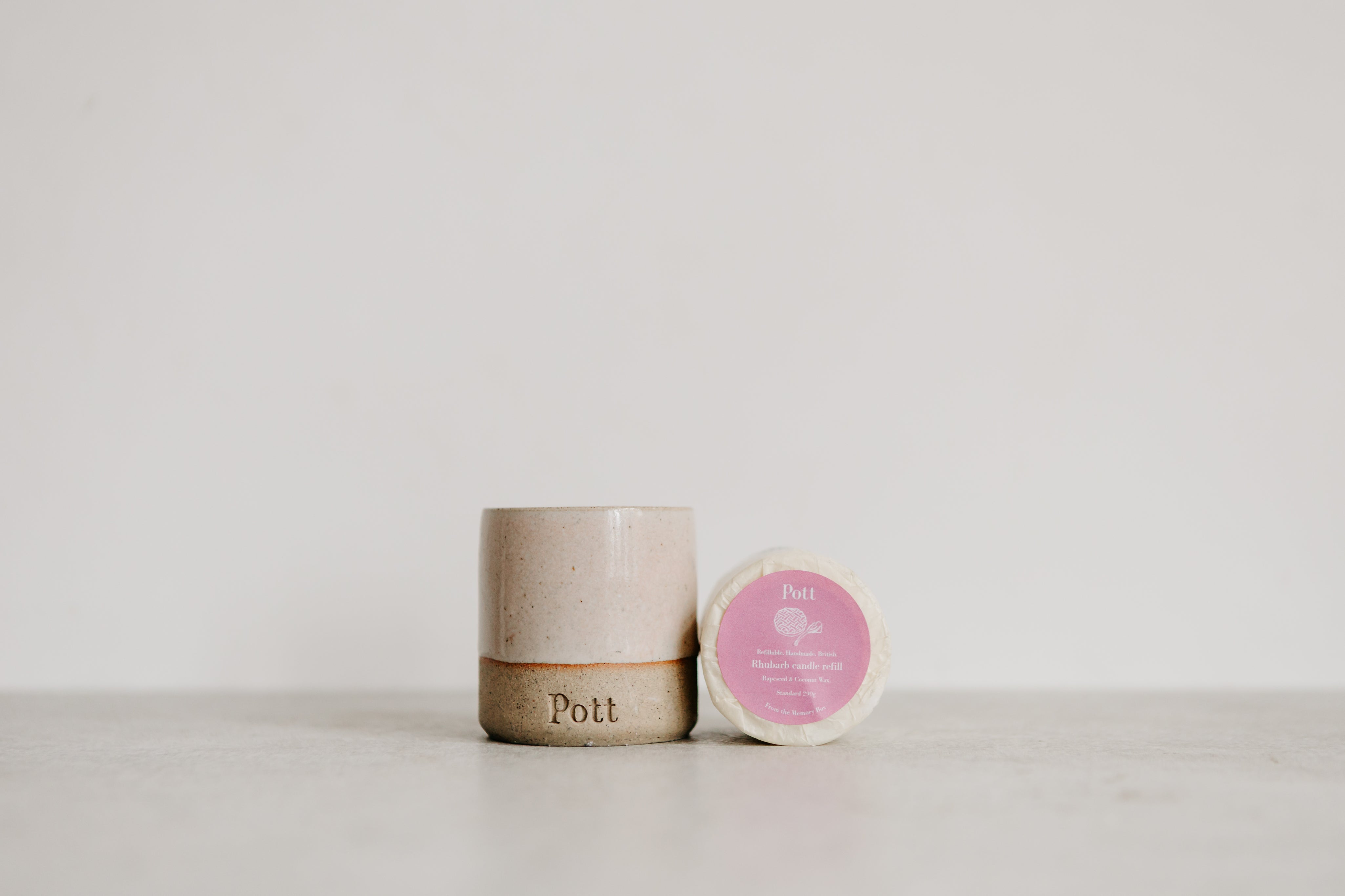 Rhubarb Scent in Petite Blush Pott