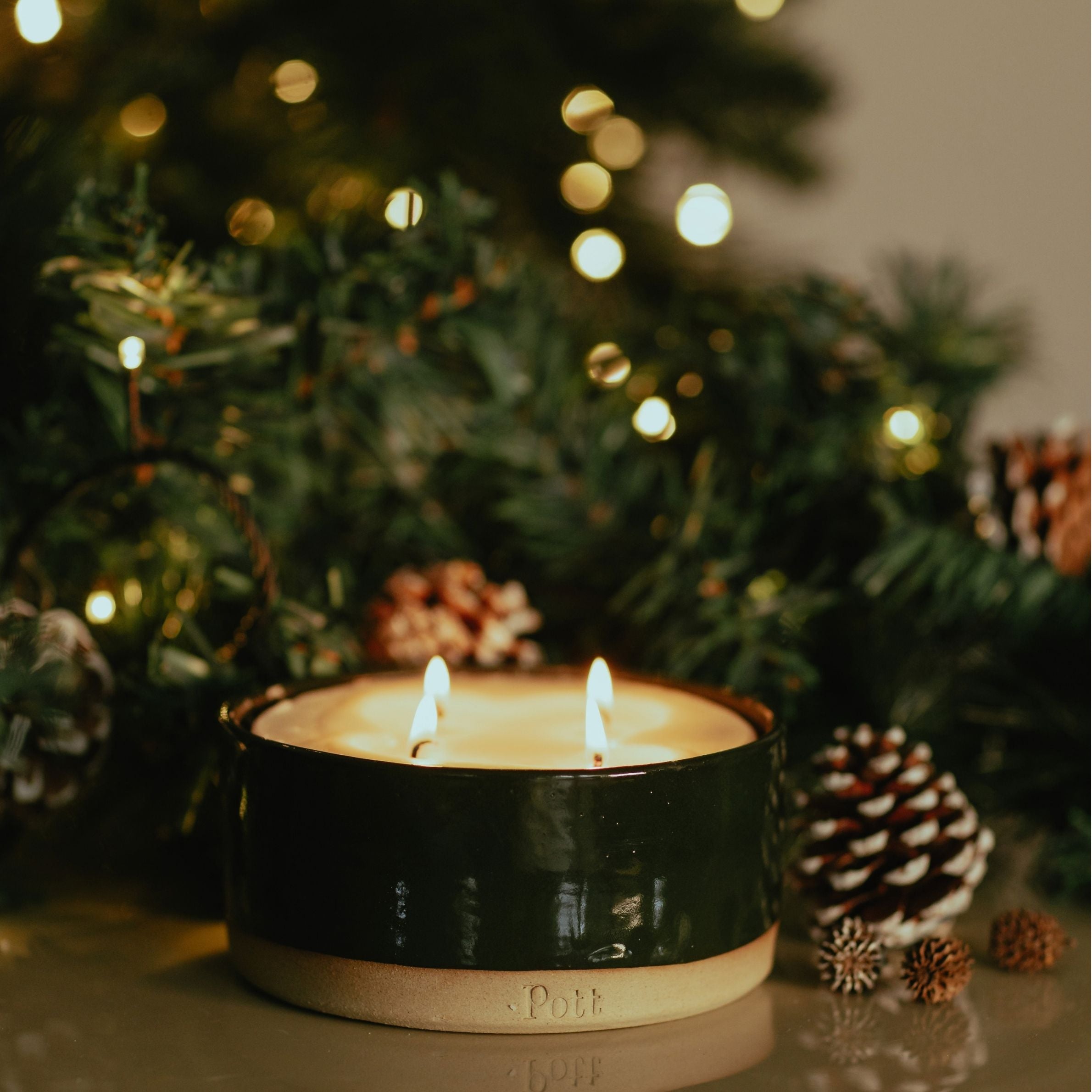 Holly with Fir Refillable Candle (Grand Size)