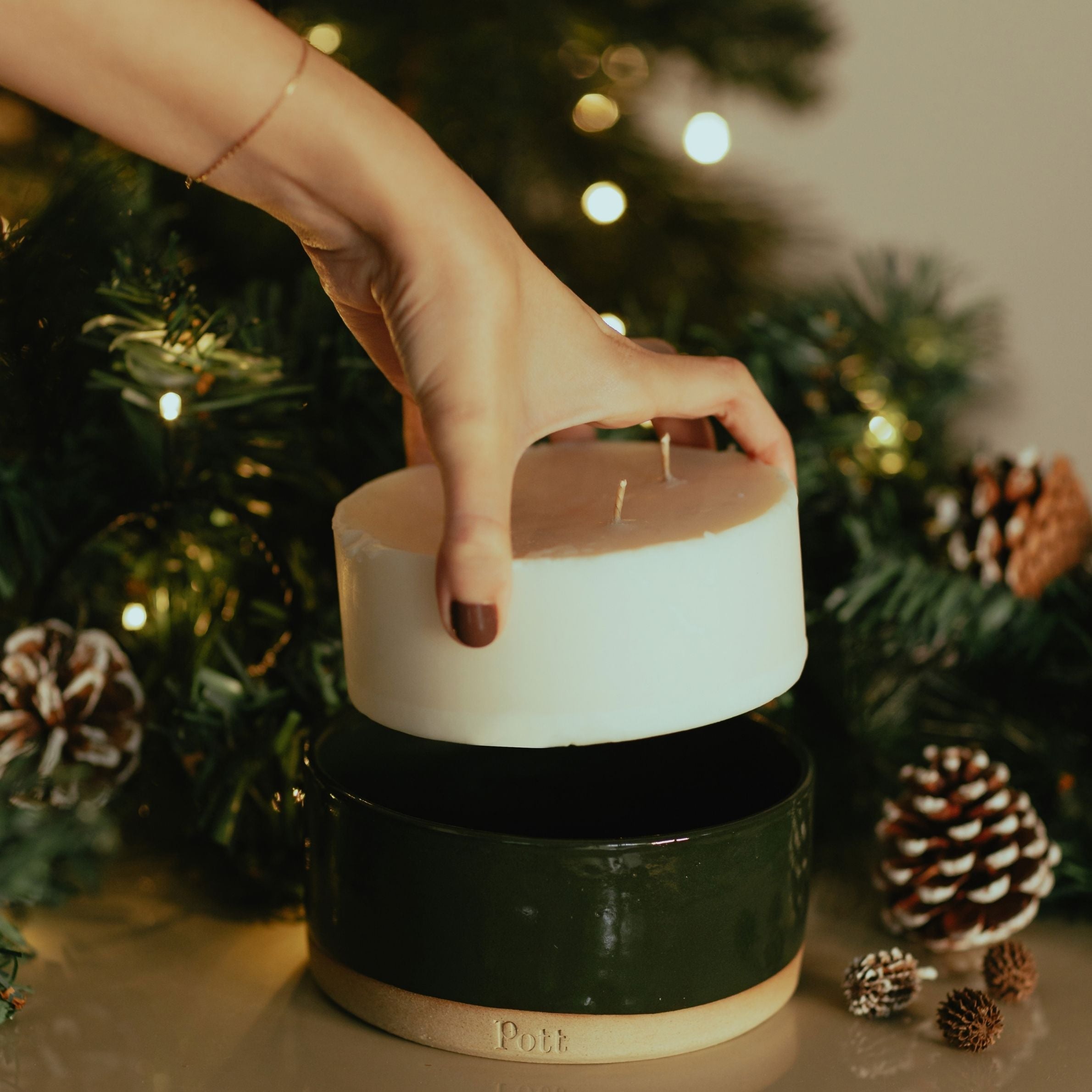Holly with Fir Refillable Candle Starter Pack (Grand Size)