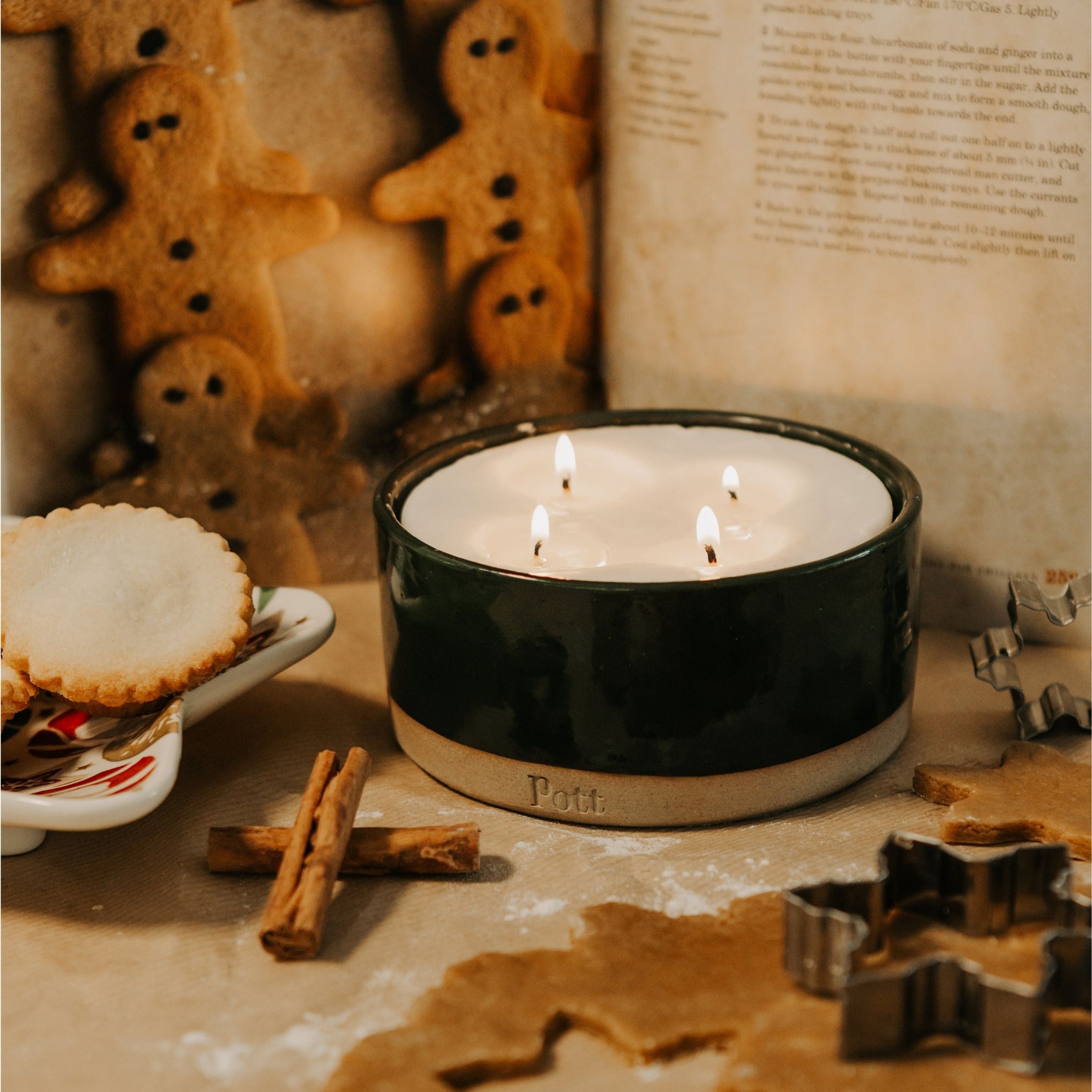 Holly with Noël Refillable Candle (Grand Size)