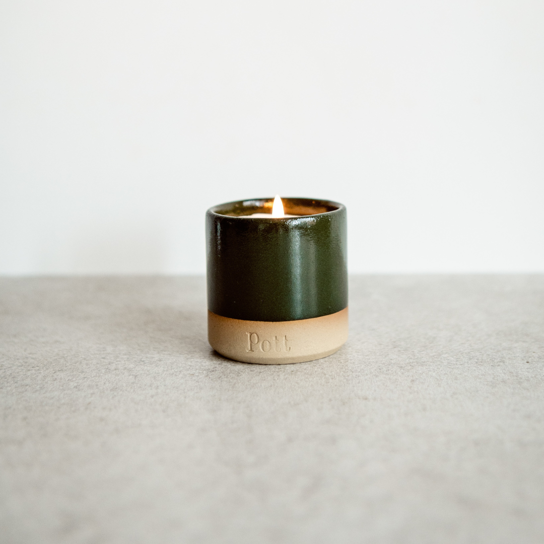 Petite_Holly_Candle.png